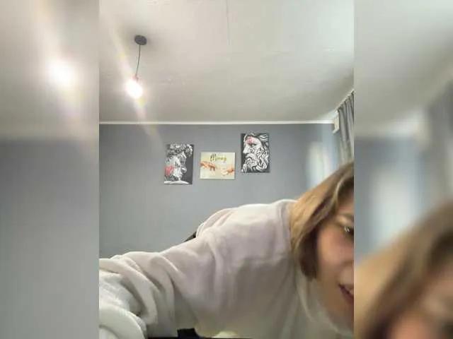 Adelins on BongaCams