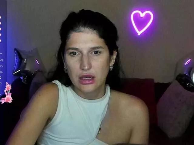 AliannaSoloKisses on BongaCams