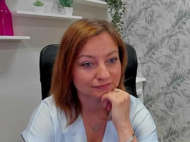 angelaLove13 on BongaCams