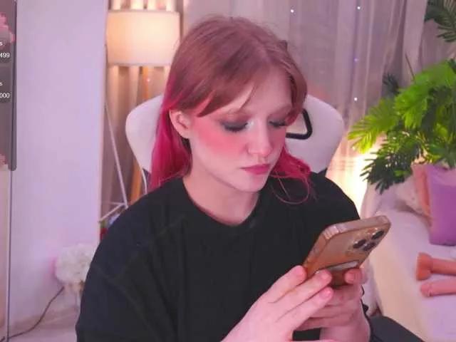 CrazyWine on BongaCams