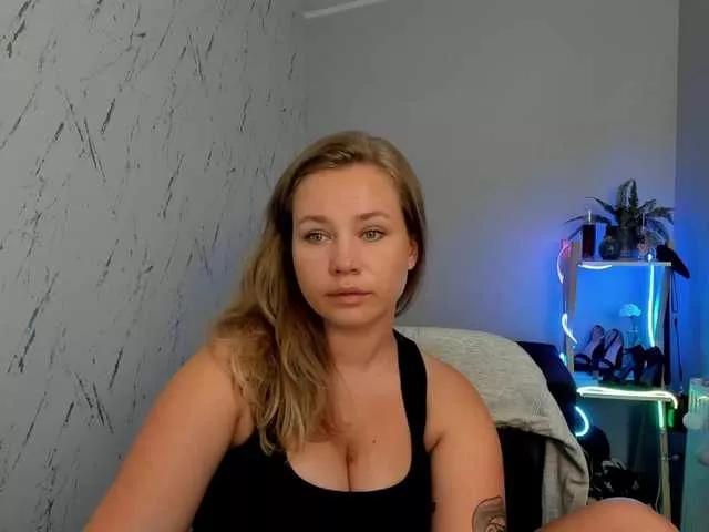 hollyBB on BongaCams