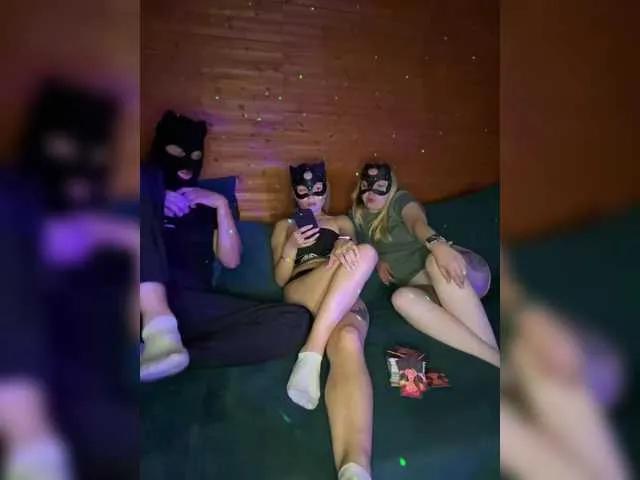 Hotlove22-1 on BongaCams