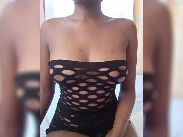 junea on BongaCams