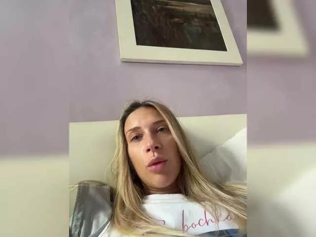 merrybaby on BongaCams