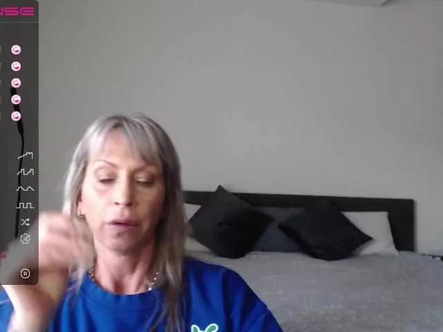 MissDajana on BongaCams 