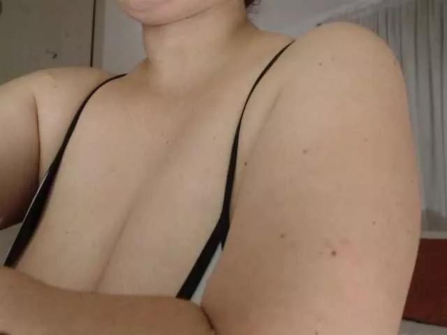 naturalmoommy on BongaCams