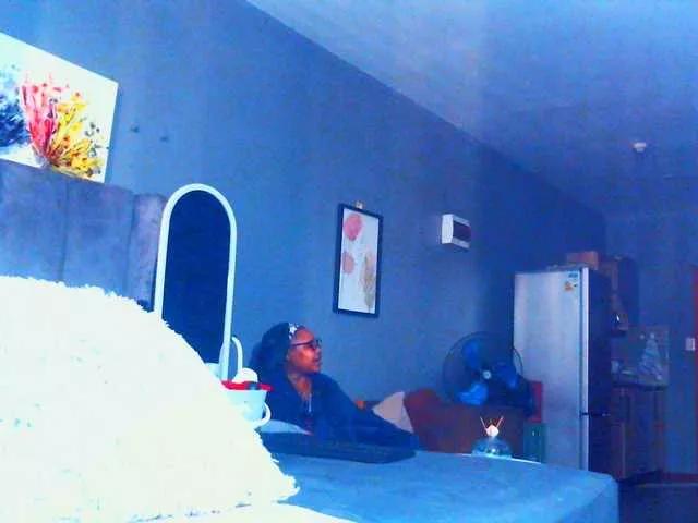 PearBlu38 on BongaCams