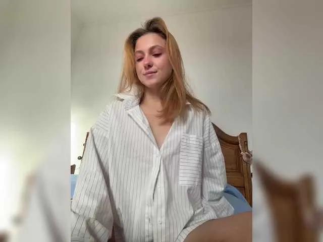 poppysweety122 on BongaCams