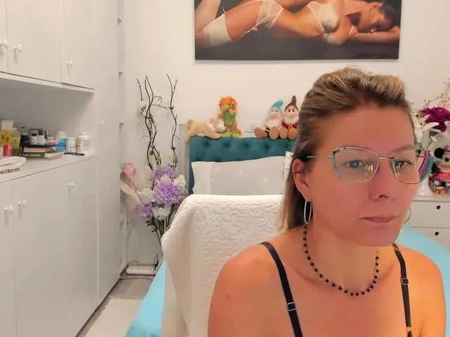 SalomeJade on BongaCams