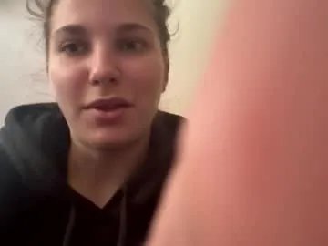 deepthroatqueen33 on Chaturbate 