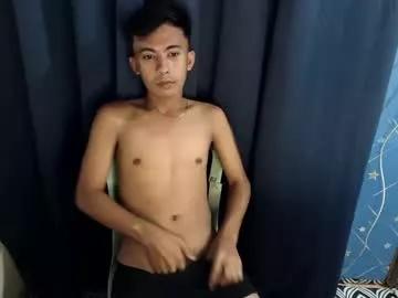 lovetosuckxox on Chaturbate