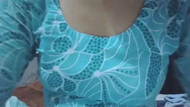 aarjulove on StripChat