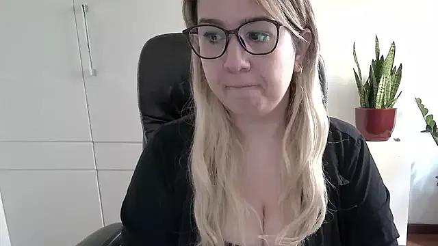 amooraaamoon on StripChat 