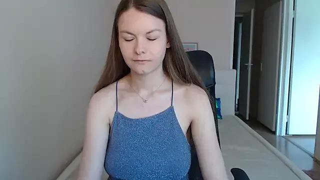 AnnaSweet18 on StripChat