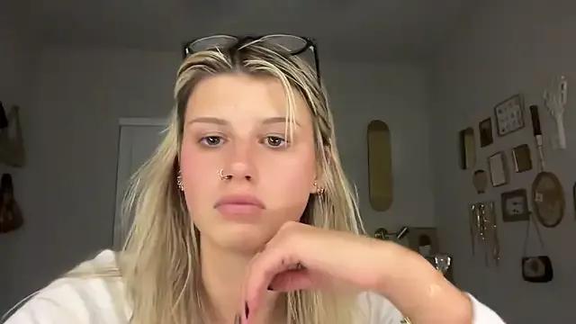 AnnGrayson on StripChat