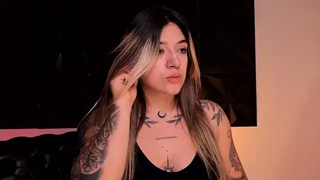 ashleyvalirya on StripChat