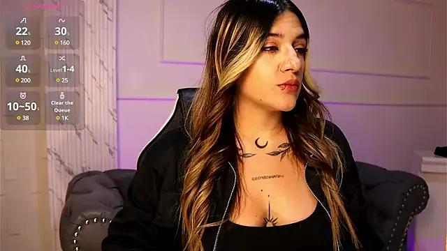 ashleyvalirya on StripChat