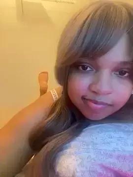 AwkwardJasminee on StripChat