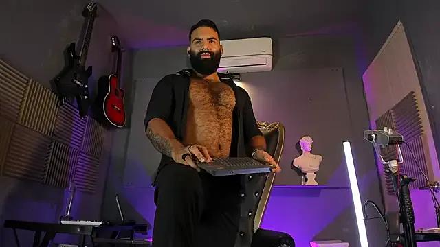 BeardAndrew on StripChat