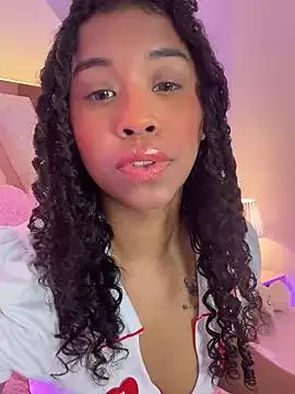 bella__honey on StripChat 