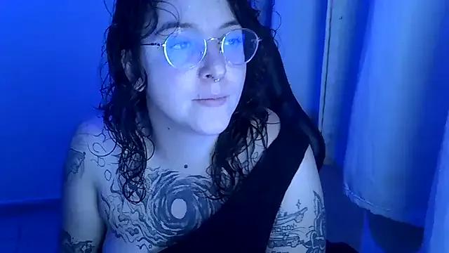 Blue_Liz on StripChat