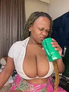 Boneca25 on StripChat