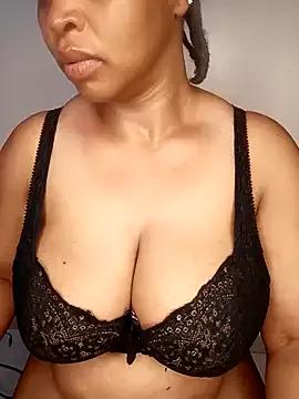 boobsnipplian on StripChat 