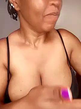 boobsnipplian on StripChat 