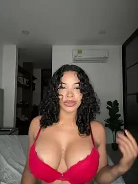 Brunettexio on StripChat