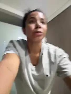 Brunettexio on StripChat