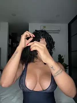 Brunettexio on StripChat