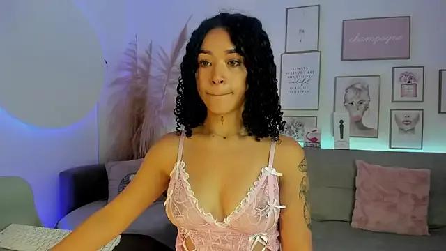 Crystal_Dluna on StripChat