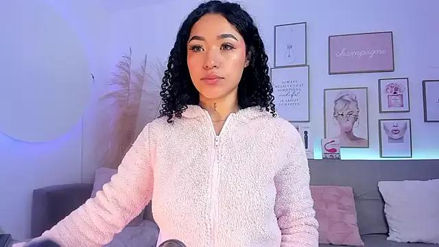 Crystal_Dluna on StripChat