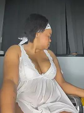 Curveysinaa on StripChat