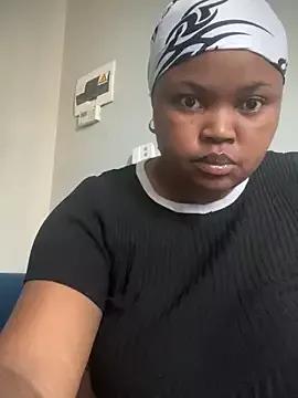 Curveysinaa on StripChat