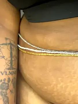 Curveysinaa on StripChat