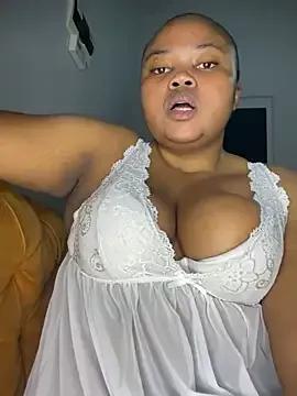 Curveysinaa on StripChat