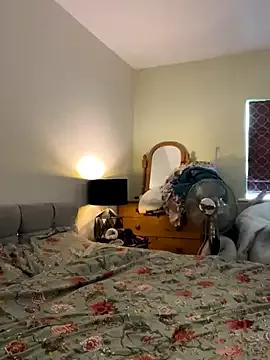 curvy-milf-abbie on StripChat