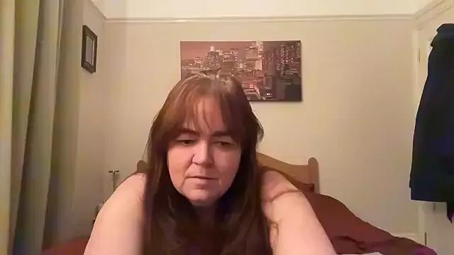curvy-milf-abbie on StripChat