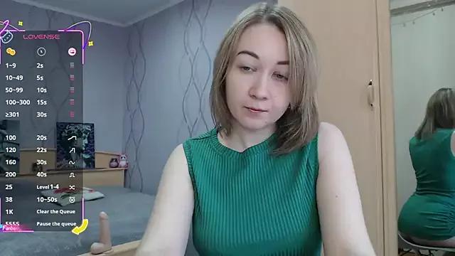 DaddysSluttyGirl2001 on StripChat