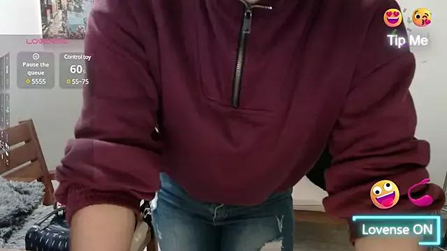 DestinyHills on StripChat