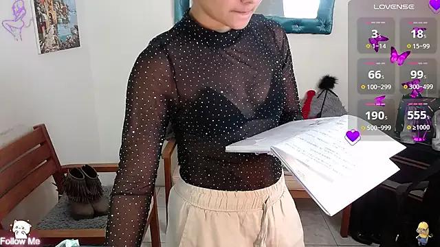 DestinyHills on StripChat