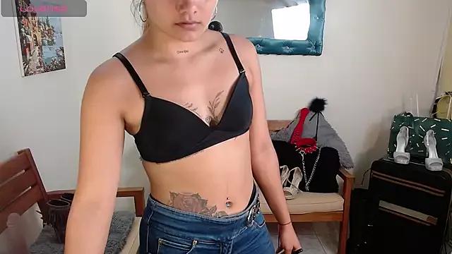 DestinyHills on StripChat