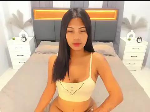 EllaCalifa on StripChat 