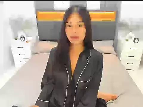 EllaCalifa on StripChat 
