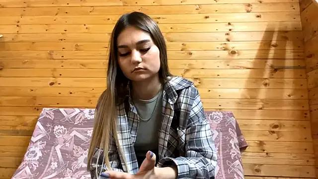 ellieluvureyes on StripChat