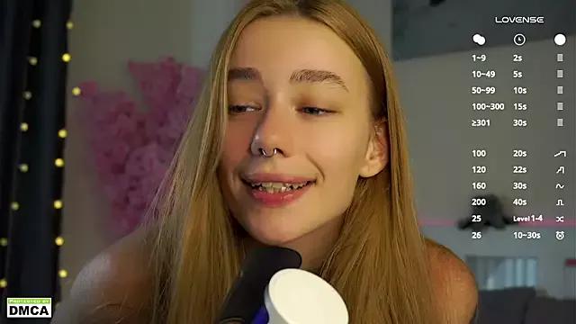 EmilaMills on StripChat