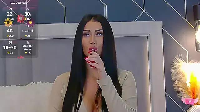 EmyLaveau on StripChat