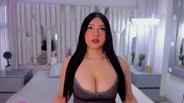 HiilaryFox on StripChat 