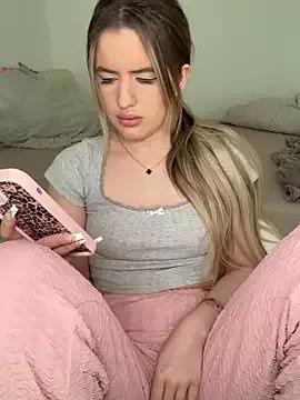 Holly-Glamour on StripChat 